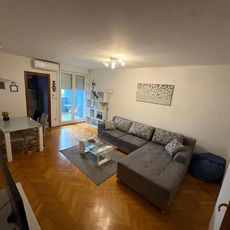 Joker Apartment Split