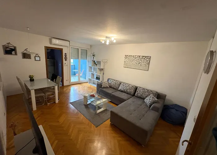 Joker Apartment Split